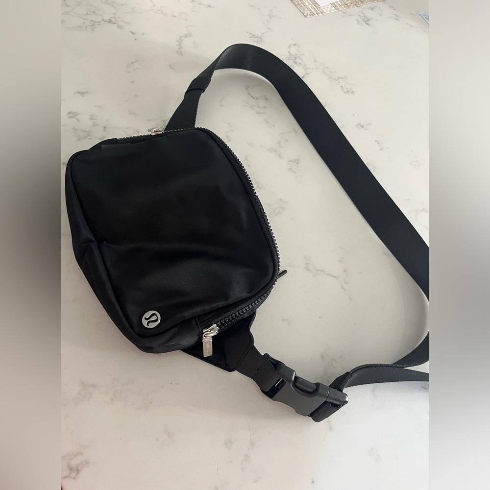 Lululemon belt bag